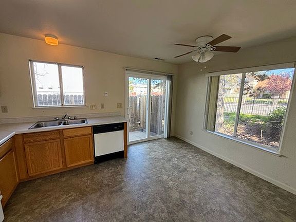 4th image of 3913 Pheasant Dr #1