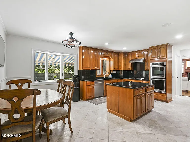 16 Phyllis Pl — Photo 13