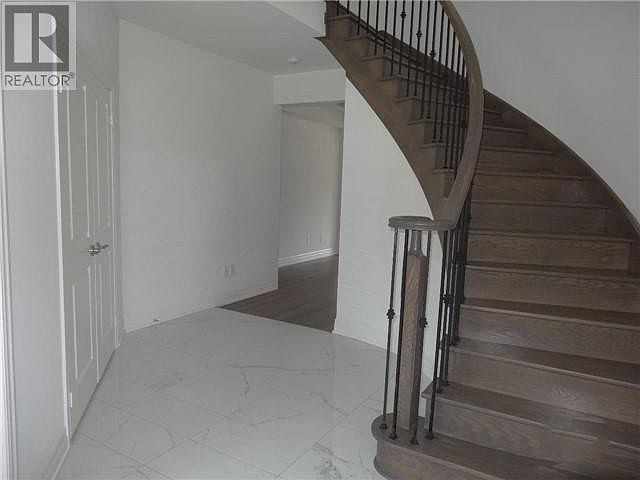 2nd image of 4 Prairie Grass Cres