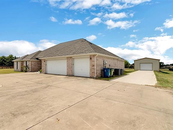 4th image of 2309 Silver Maple Dr