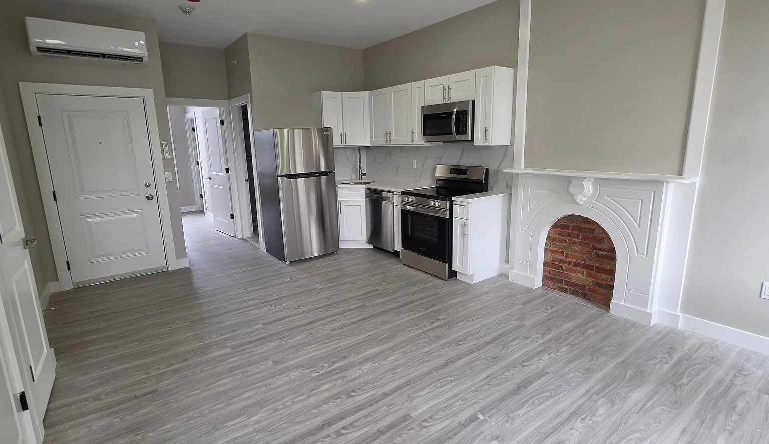 543 Clinton Ave — Photo 3