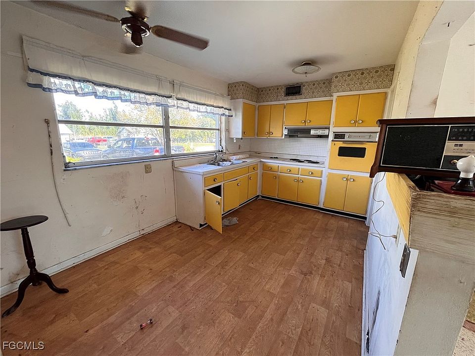 2nd image of 4958 Howard St