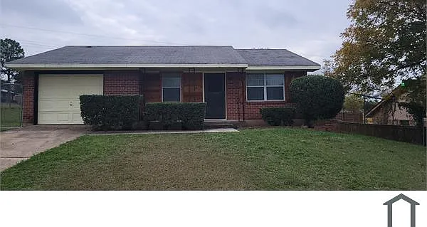 5 bed, 1800 sqft, $2,925 — Photo 3