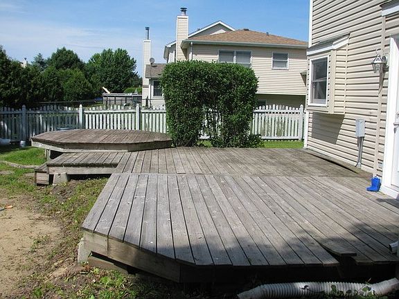4th image of 2621 Crofton Cir