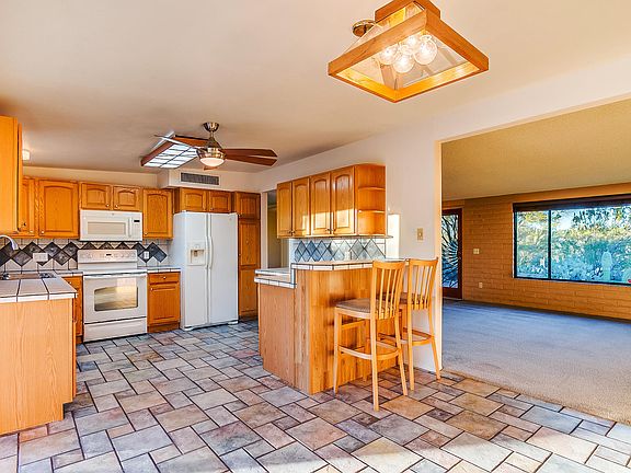 5th image of 851 W Calle Ranunculo
