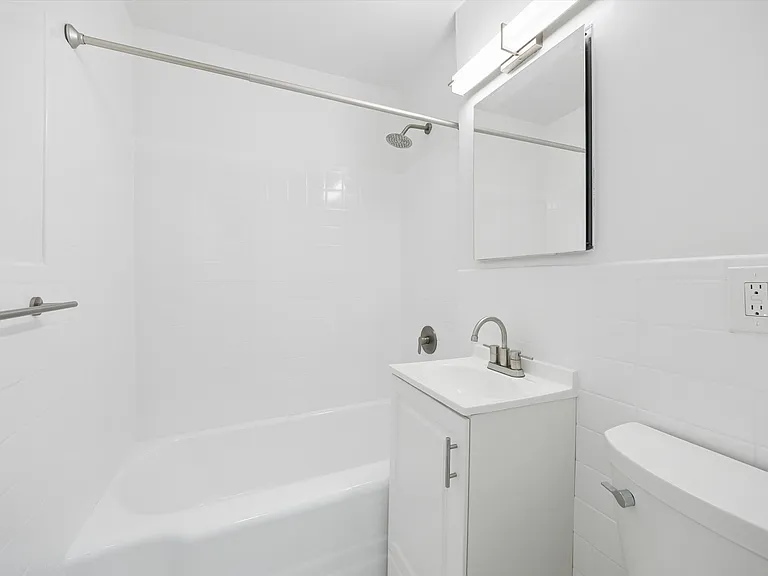 301 E 22nd St #8U — Photo 10