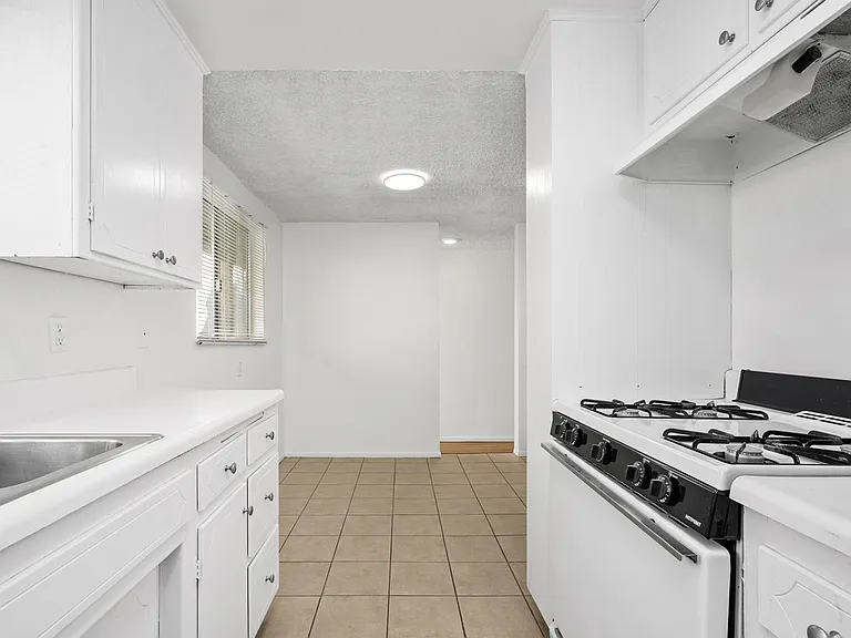 11661 Goshen Ave #104 — Photo 21