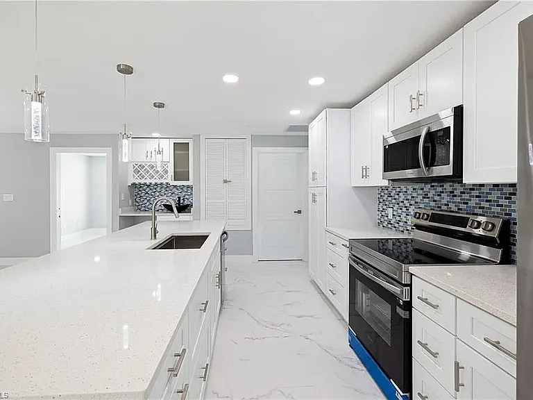 959 N Town And River Dr — Photo 17