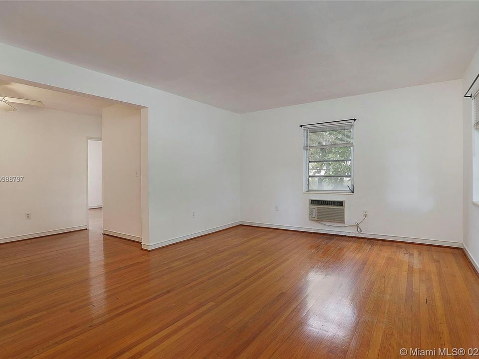 A very large one bedroom unit. Washer and dryer on the property. A wonderful Coral Gables neighborhood.
