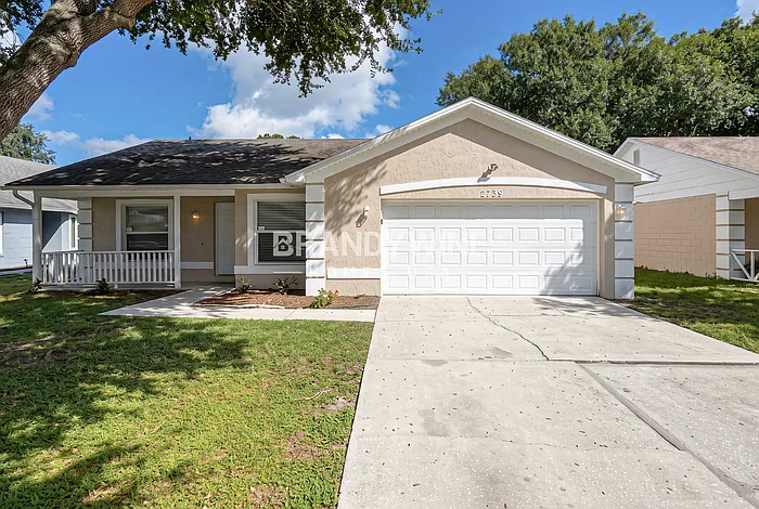 3 bed, 2.0 bath, 1263 sqft, $2,426 — Photo 2