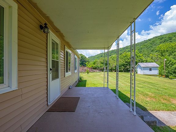 4th image of 986 Wolf Creek Hwy