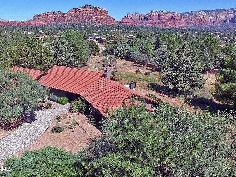 1st image of 795 E Saddlehorn Road