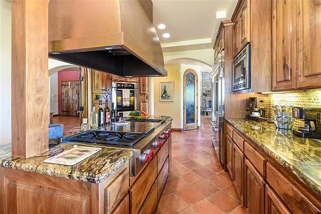 Gourmet kitchen