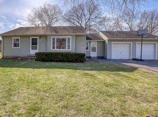4325 S 35th St, Greenfield, WI 53221