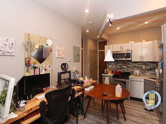 2nd image of 1310 Pacific St #2R