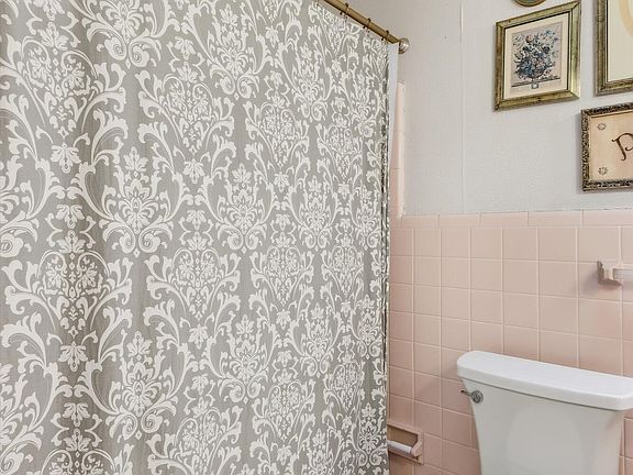 4th image of 3804 Goldstein Ln