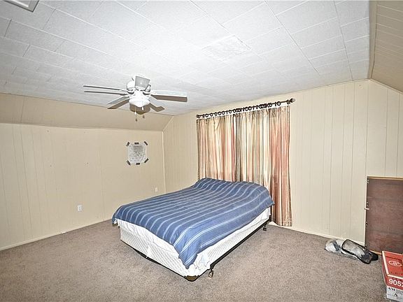 3rd image of 526 Echo St