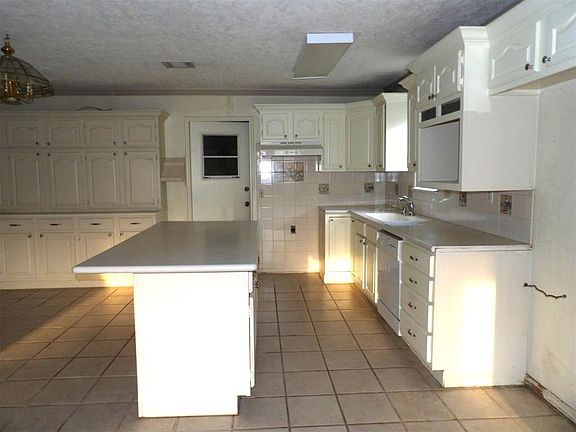 3rd image of 2524 N Hammond Ave