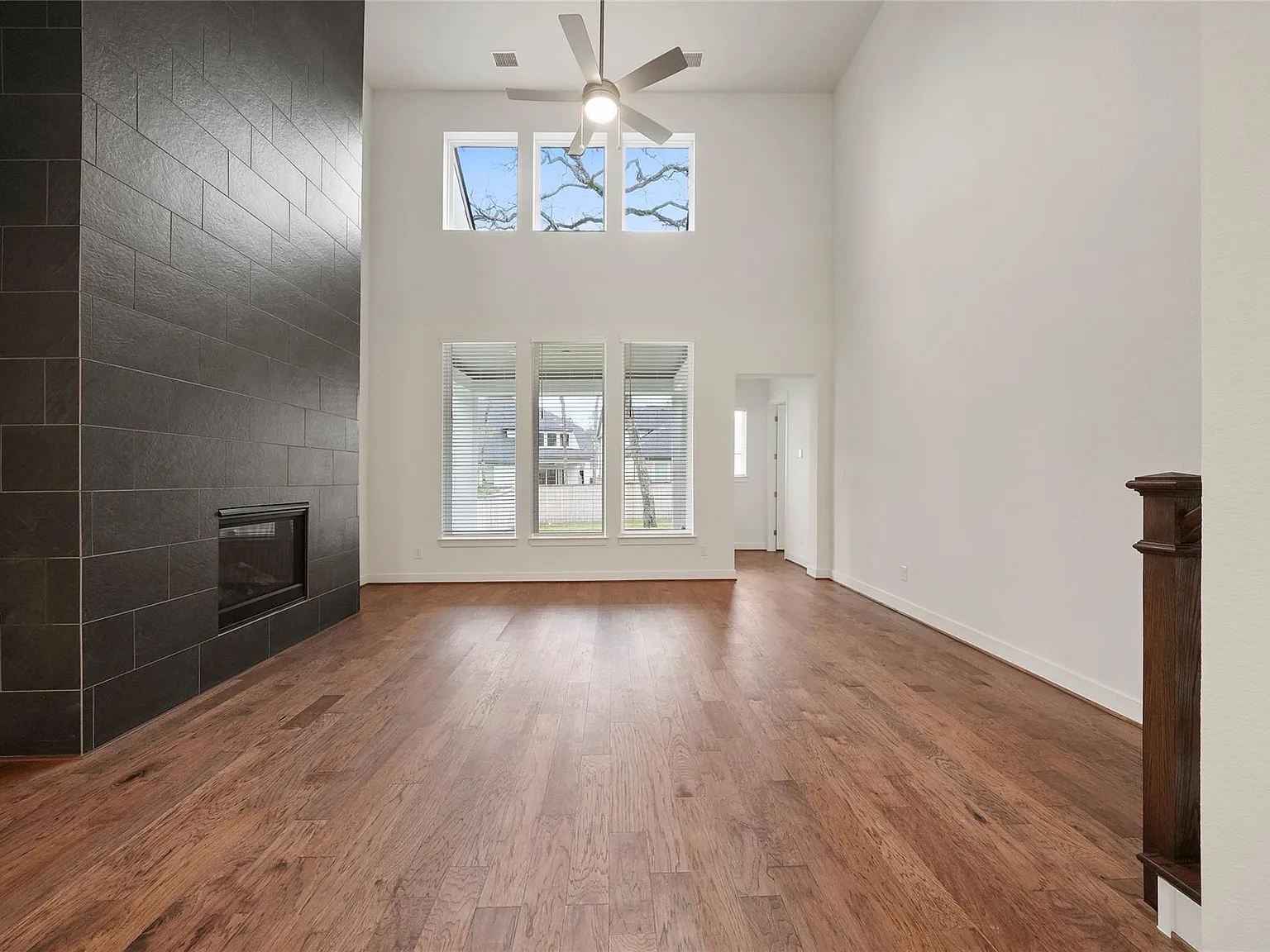 4 bed, 4.0 bath, 3390 sqft, $5,300 — Photo 4