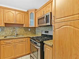 1300 W 47th Pl, Hialeah, FL