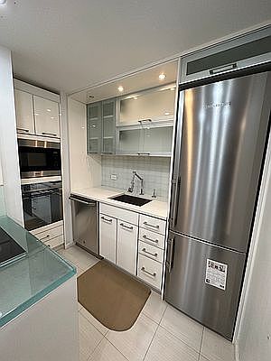 4th image of 150 W 51st St APT 1823