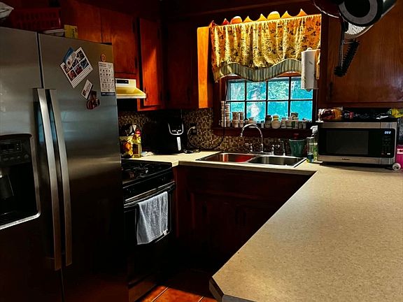 4th image of 76 Rosewood Ave