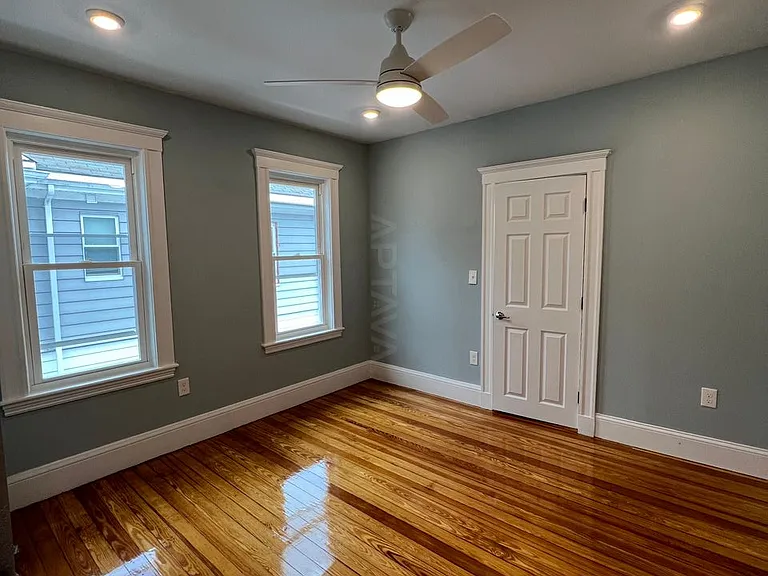24 Burnham St #3 — Photo 9