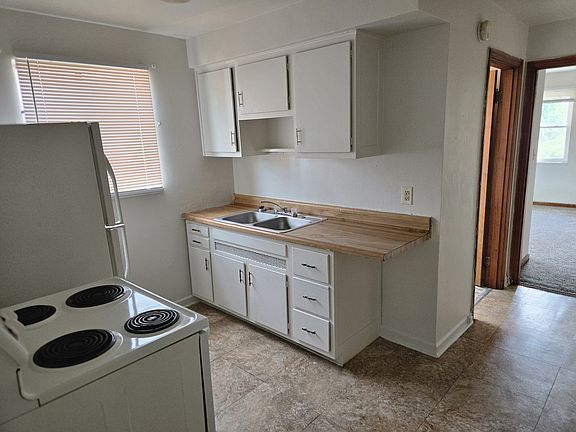 4th image of 218 Basswood Ave APT 3