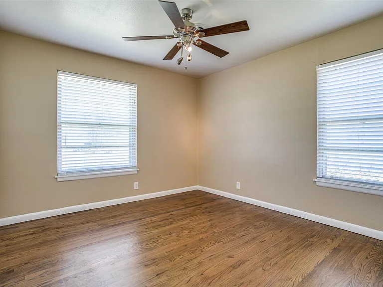3724 Almazan Dr — Photo 10