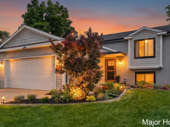 130 Regent St SE, Kentwood, MI 49548