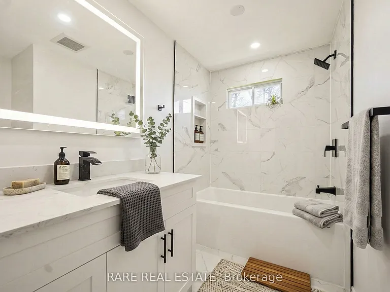 314 Laughton Cres — Photo 7