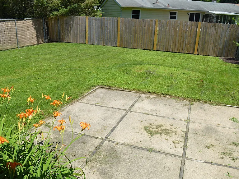 2305 McKenna Blvd — Photo 20