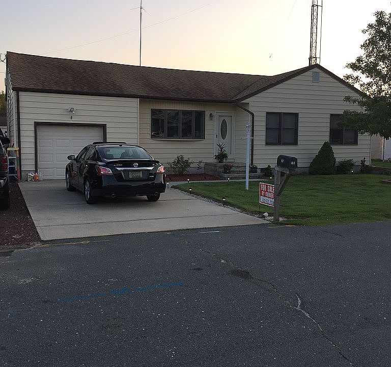 1st image of 16 Bayview Dr