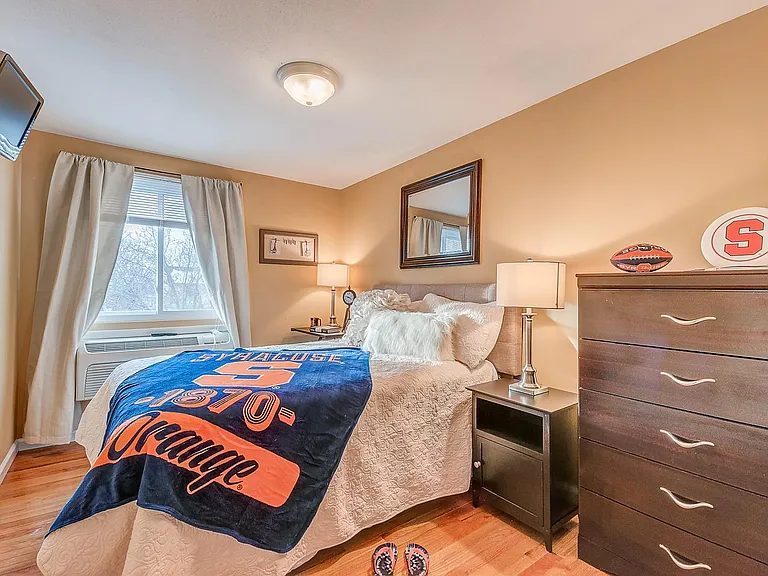 261 Robert Dr — Photo 3