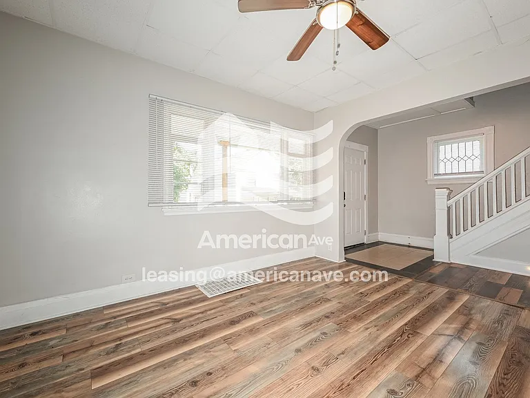 1516437_008_family_room_9.jpg