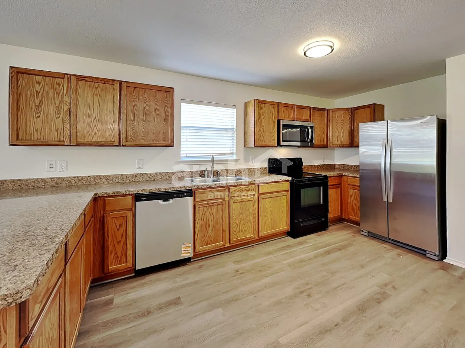 3 bed, 2.0 bath, 1521 sqft, $1,945 — Photo 3