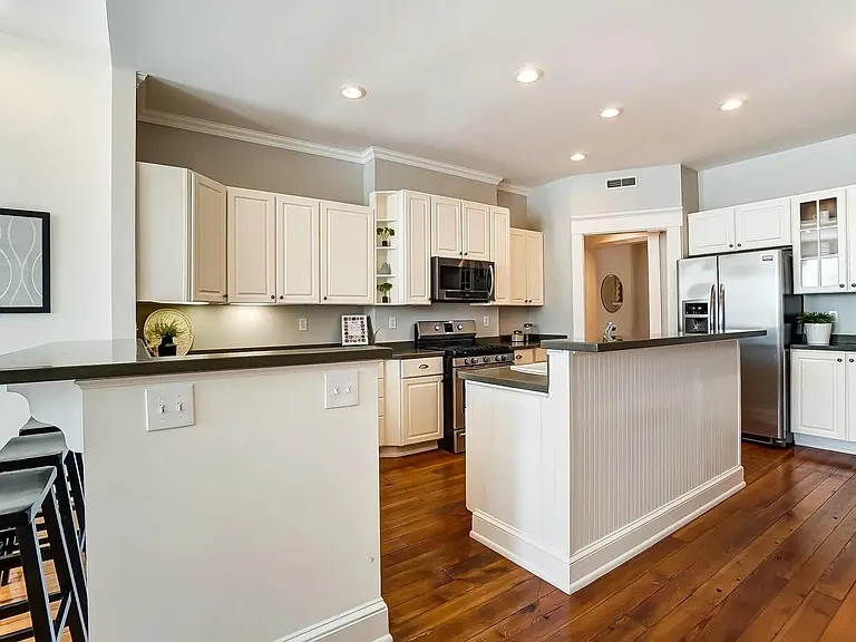 332 Milton St #2 — Photo 9