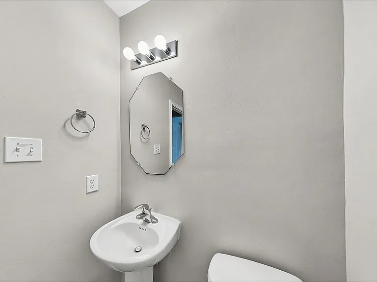 3931 Hawthorne Glen Ct — Photo 7