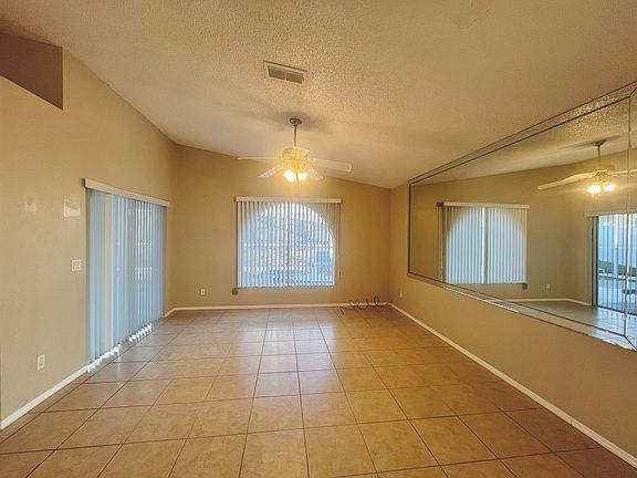 3rd image of 3038 Bloomsbury Dr