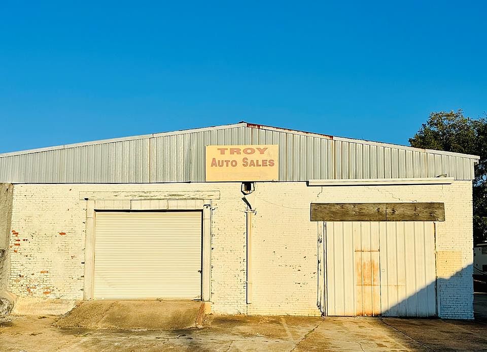 1st image of 210 S Three Notch St