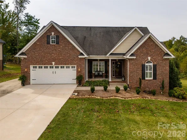 120 Riley Dr, Taylorsville, NC 28681