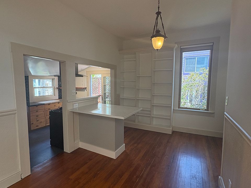 Dining Area (Built in Island with Counter Seating)