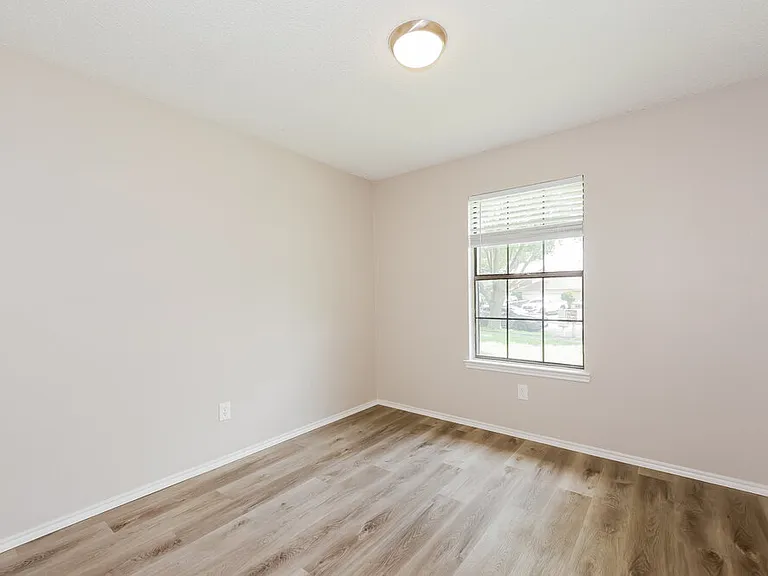 922 Elliott Dr — Photo 12