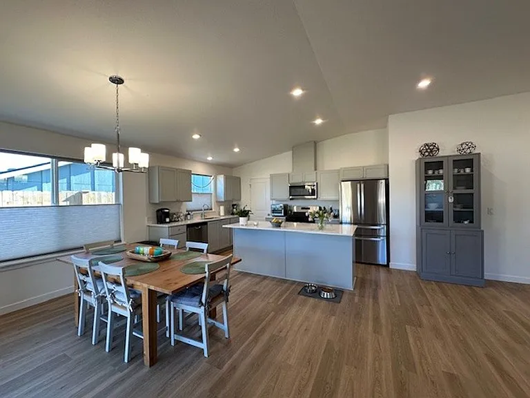 710 NE Rickenbacker Rd — Photo 3