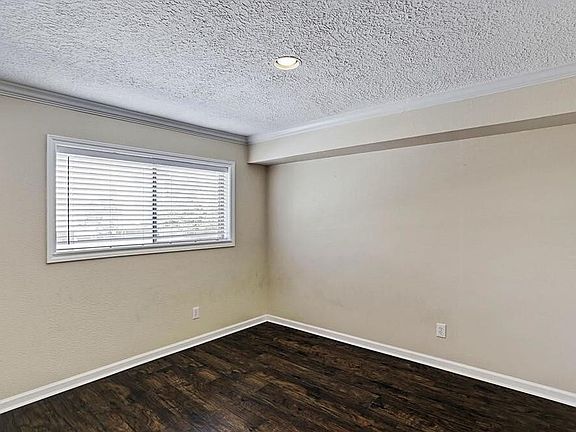 5th image of 559 N Post Oak Ln #559