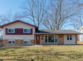 1640 Kent Rd, Hoffman Estates, IL 60169