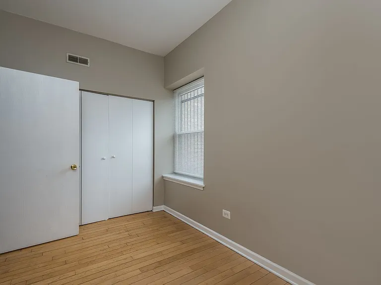 6042 S Prairie Ave #2 — Photo 8