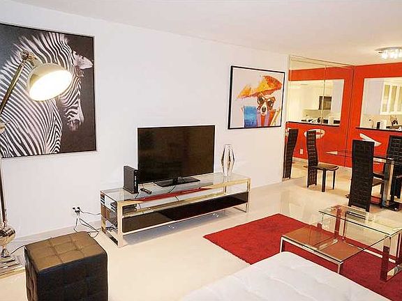 3rd image of 1717 N Bayshore Dr APT 2639