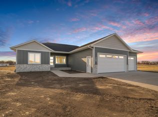 2710 N Swan Cir, Tea, SD 57064
