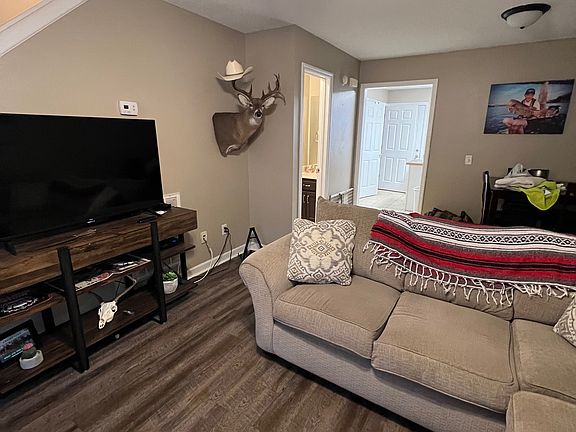 3rd image of 186 Priscilla Dr